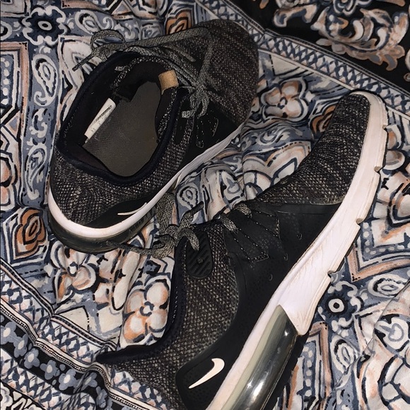 nike running  shoes - Picture 3 of 4